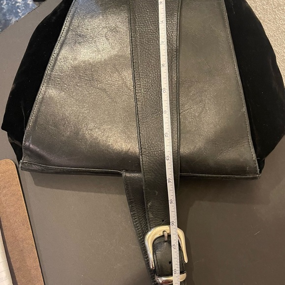 Extremely rare vintage❗️Donald Pliner velvet backpack style bag - Picture 5 of 6